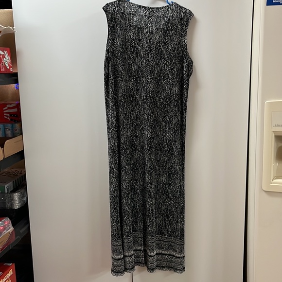 Black and white dress - Picture 4 of 4